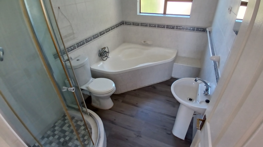 To Let 3 Bedroom Property for Rent in Summerstrand Eastern Cape